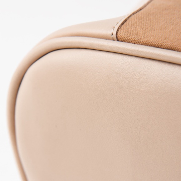 Everyday Tote in Almond 🤎 - Picture 4 of 9